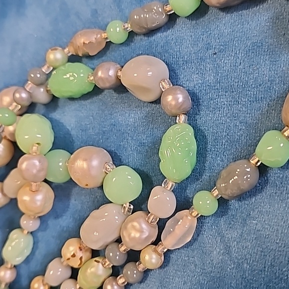 6 pieces of vintage jewelry, mix earrings, and necklace from Japan - Picture 11 of 17